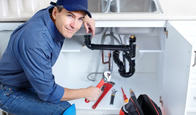 a plumber technician with a tool belt from Plumbing Lake Travis in Austin, TX - Plumbing Emergency Services